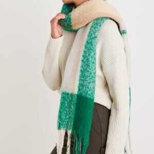 NWT Cozy SHIRALEAH Cedar Green Multi Plaid Oversized Fringe Scarf